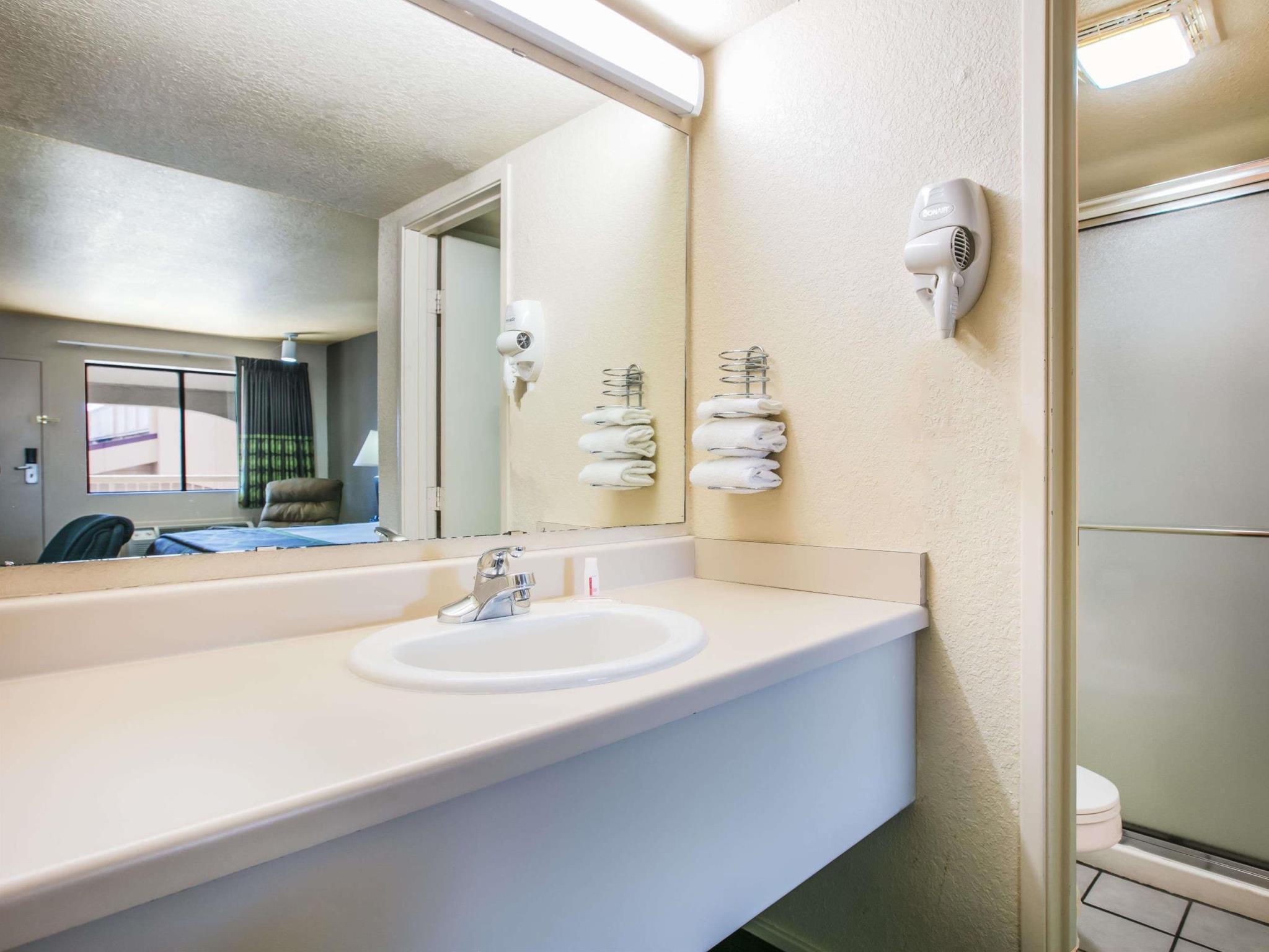 Motel Super 8 By Wyndham Oklahoma Airport Fairgrounds West Exterior foto