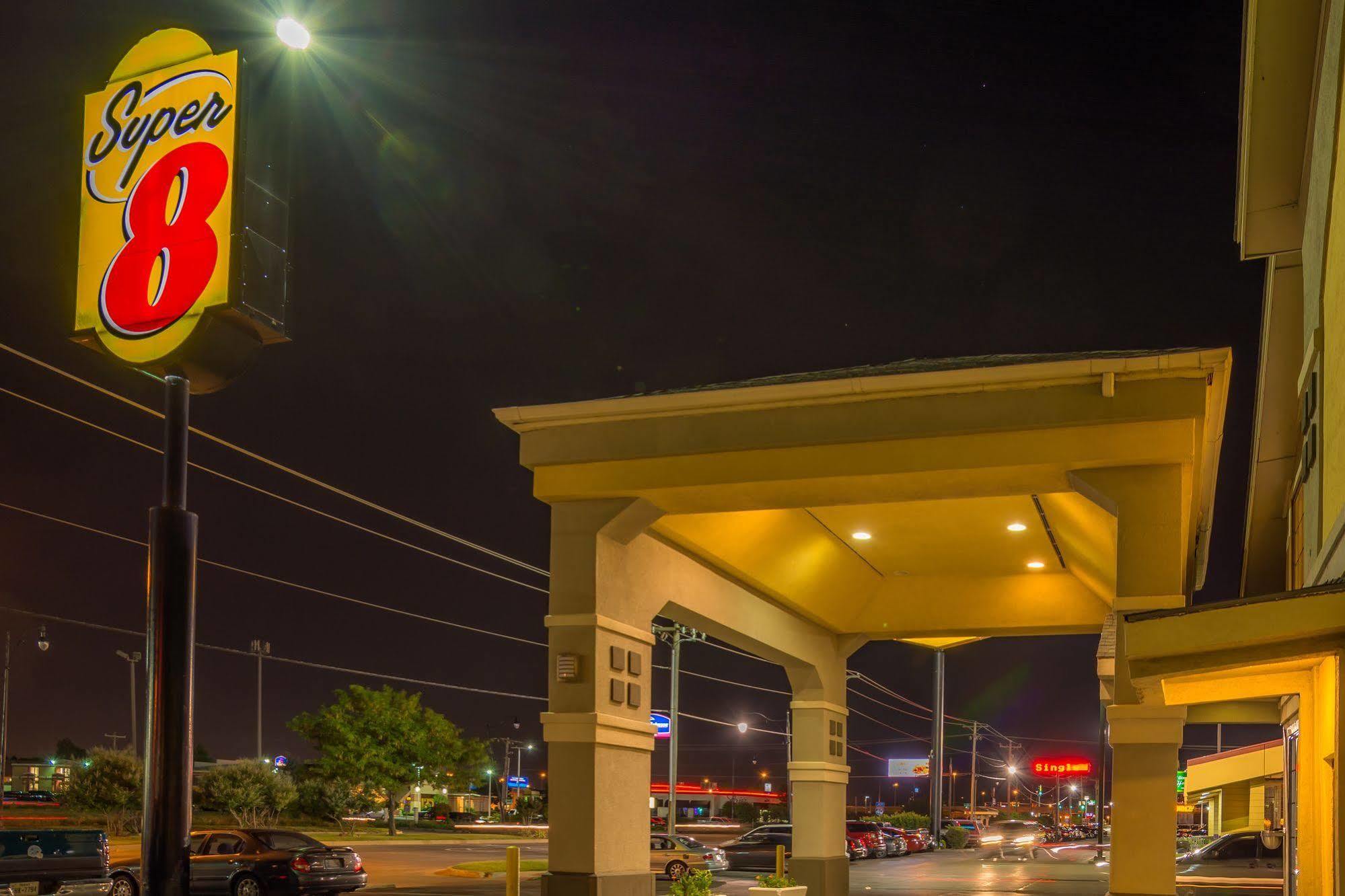 Motel Super 8 By Wyndham Oklahoma Airport Fairgrounds West Exterior foto